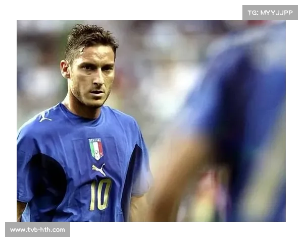 托蒂现身罗马训练场，俱乐部传奇指导年轻前锋